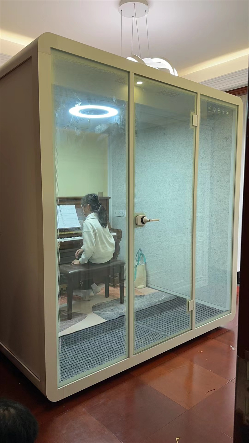 kid in piano booth